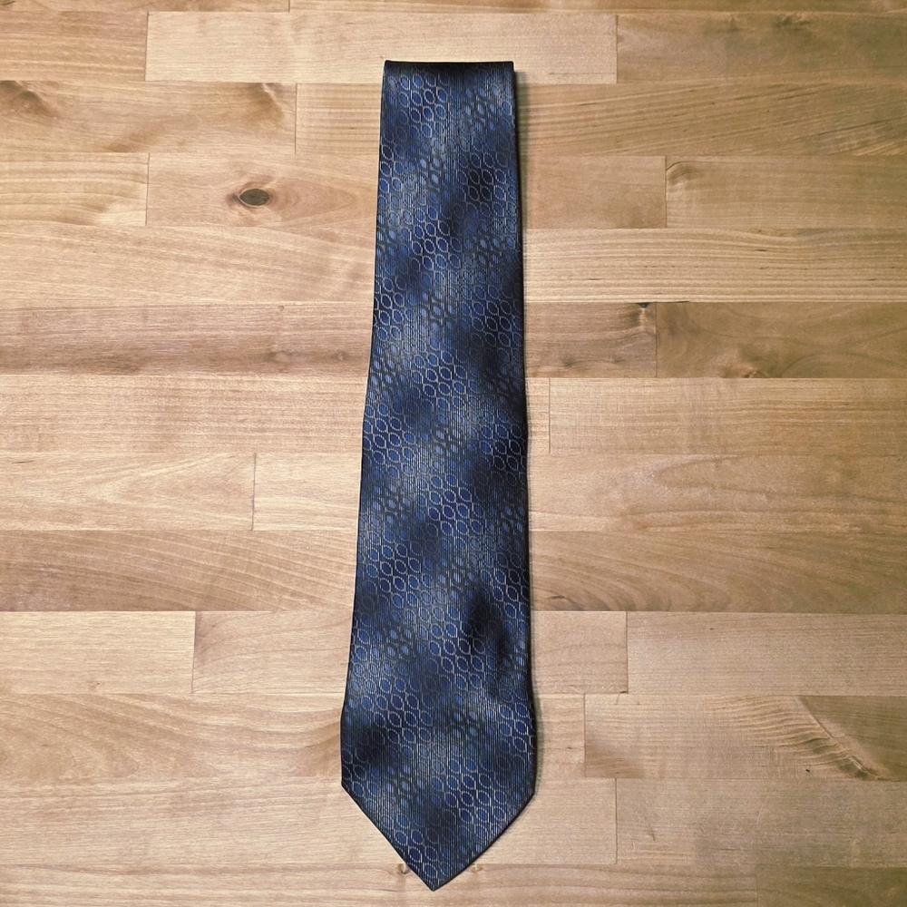 Gucci Vintage Neck Tie 100% Silk - Blue Gold Geometric Pattern - 3 3/4 Wide